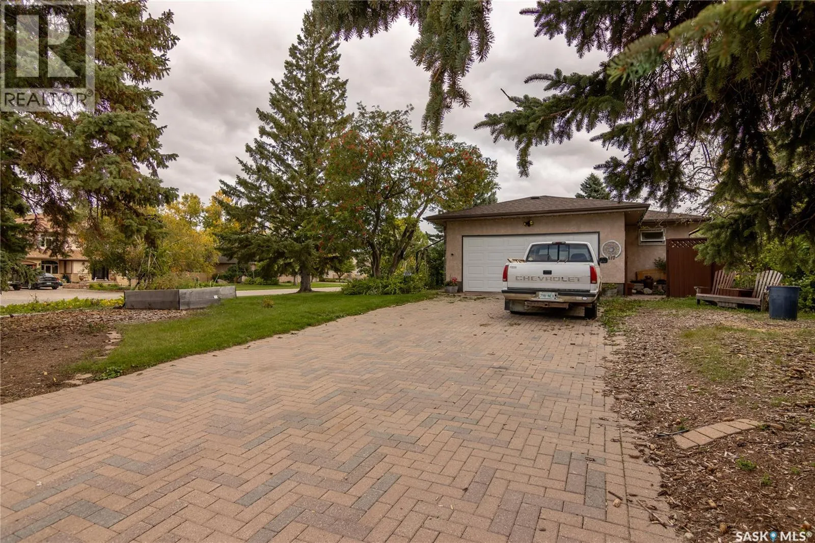 517 East DRIVE