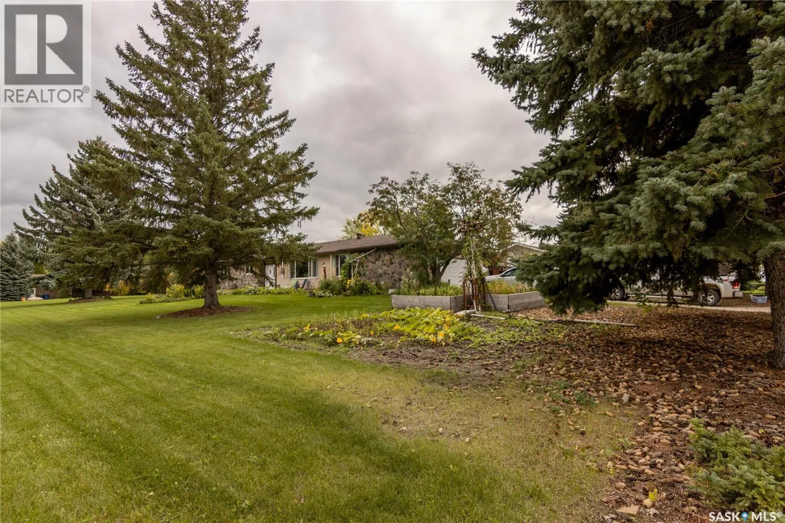 517 East DRIVE