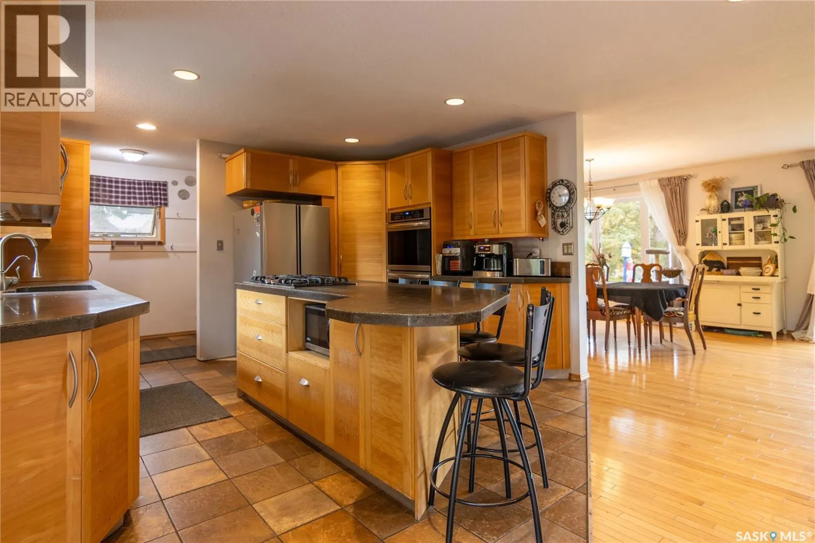 517 East DRIVE