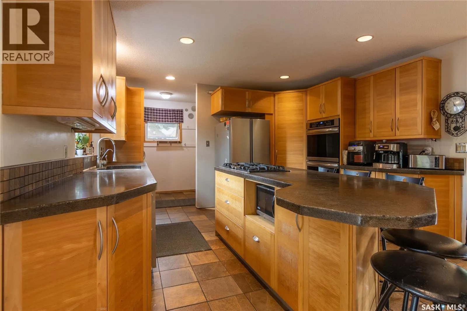 517 East DRIVE
