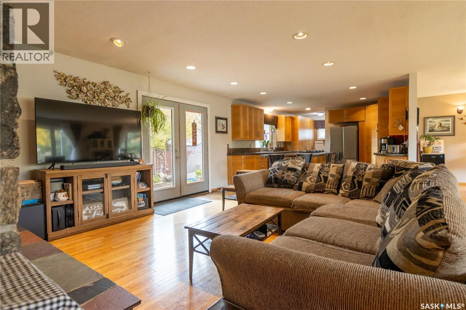 517 East DRIVE