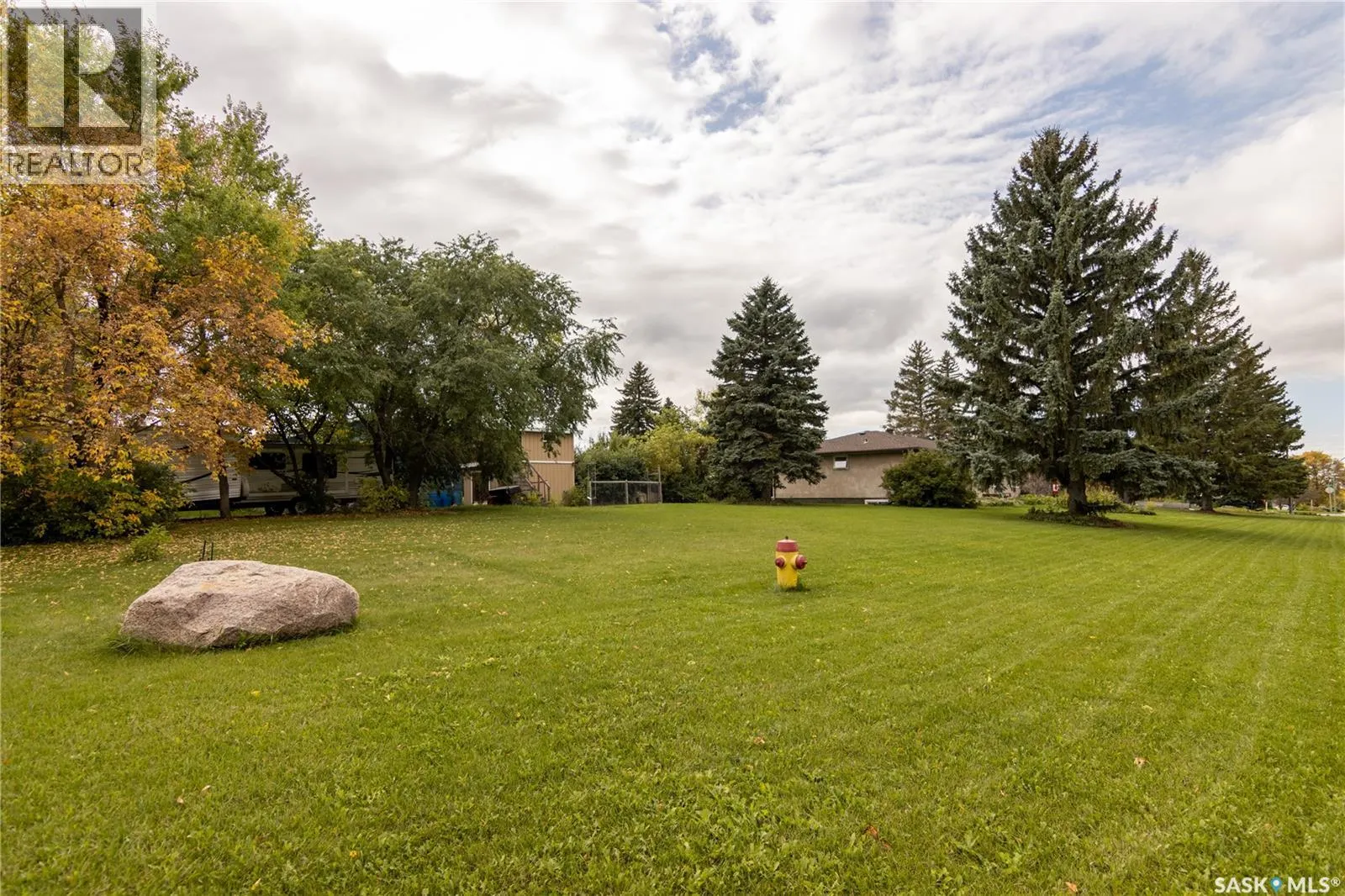 517 East DRIVE