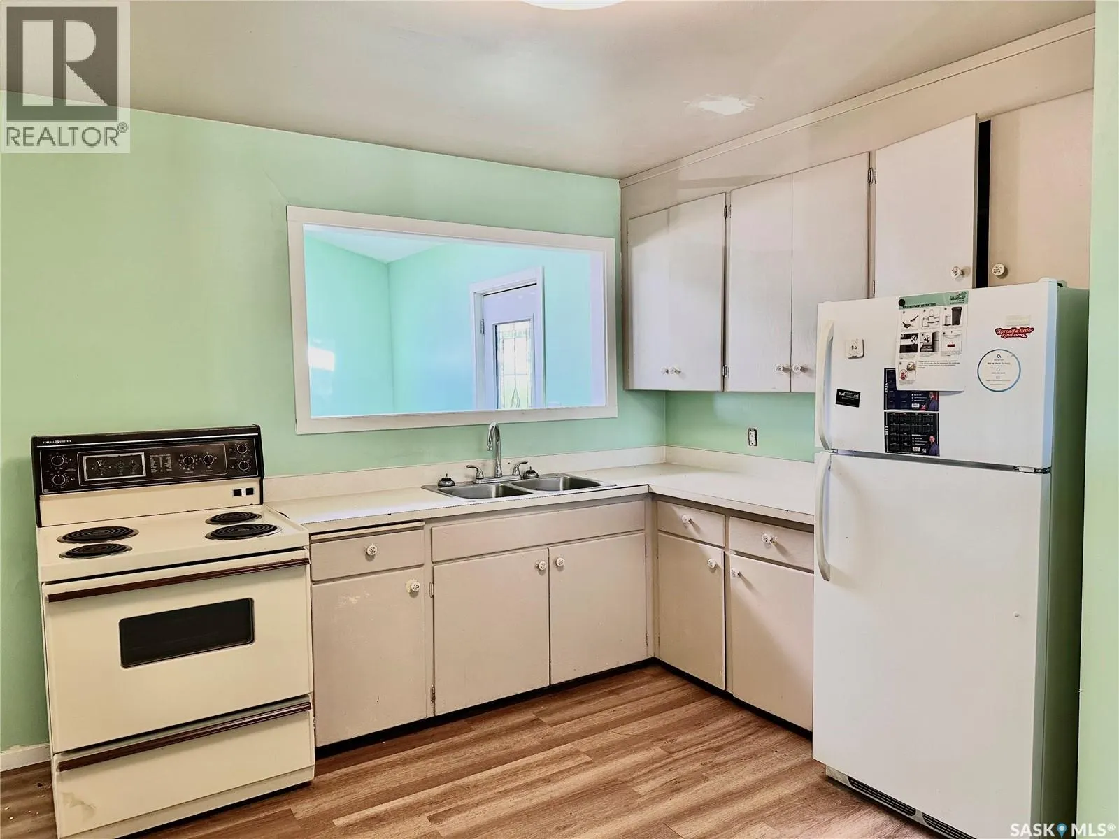 1504 33rd STREET W