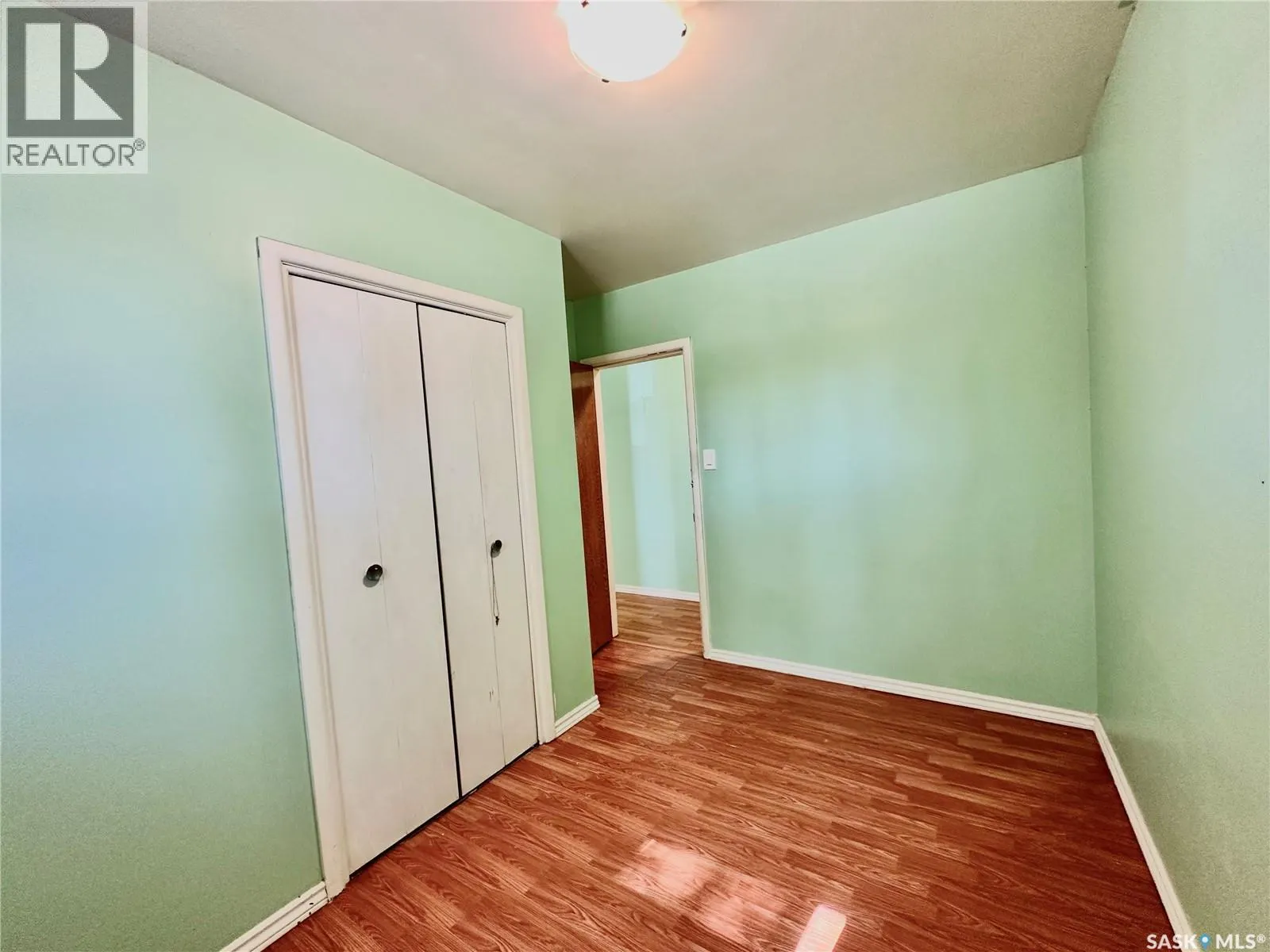 1504 33rd STREET W