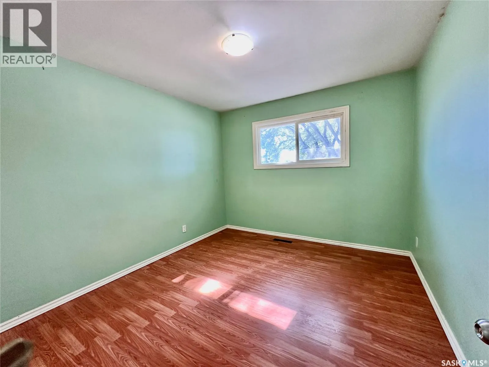 1504 33rd STREET W