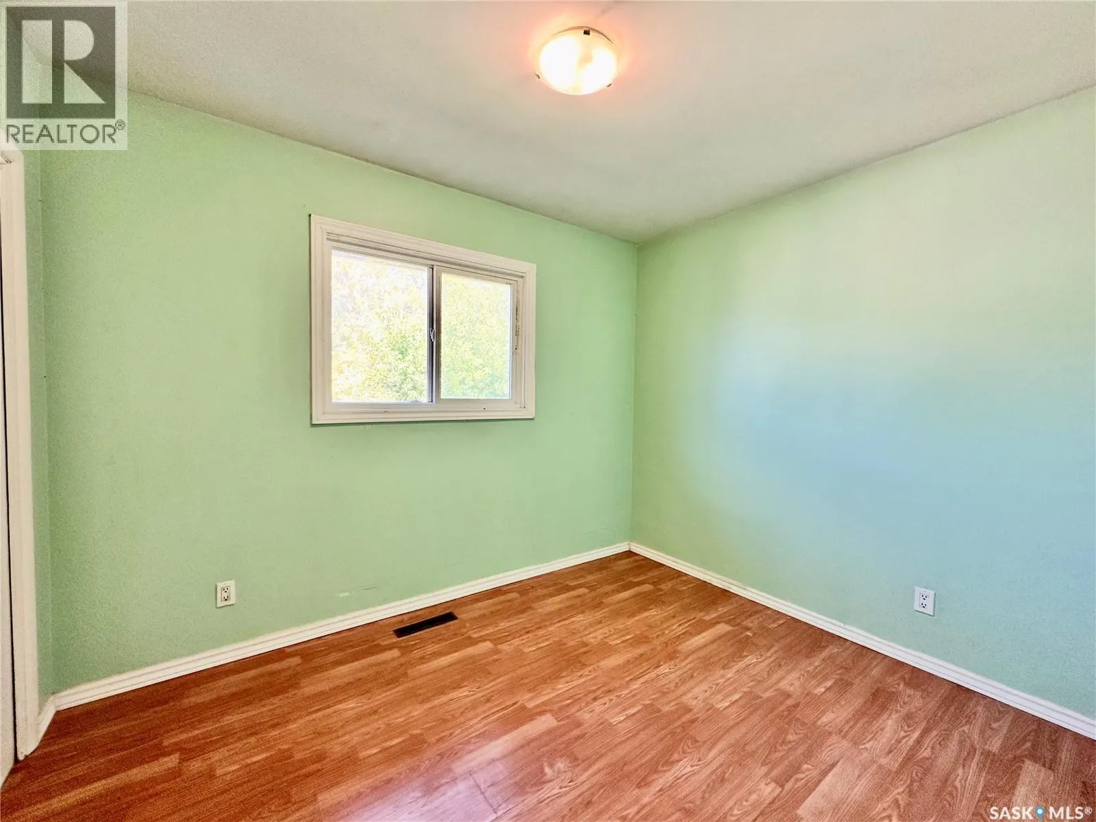 1504 33rd STREET W