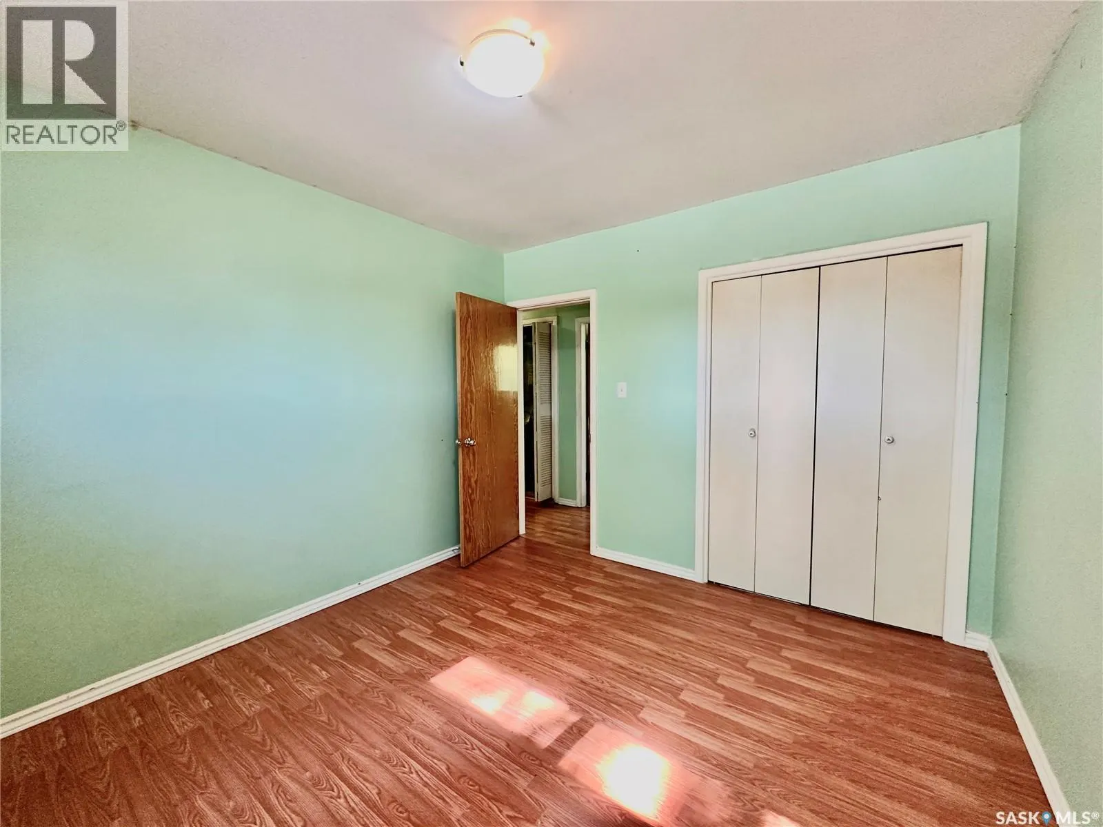 1504 33rd STREET W