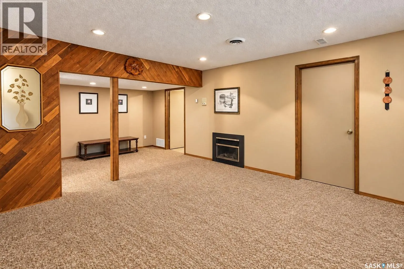 830 Chester PLACE