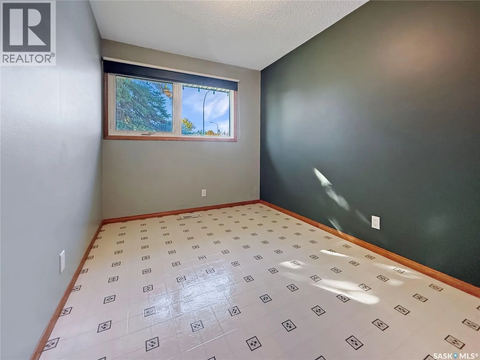 384 28th STREET W