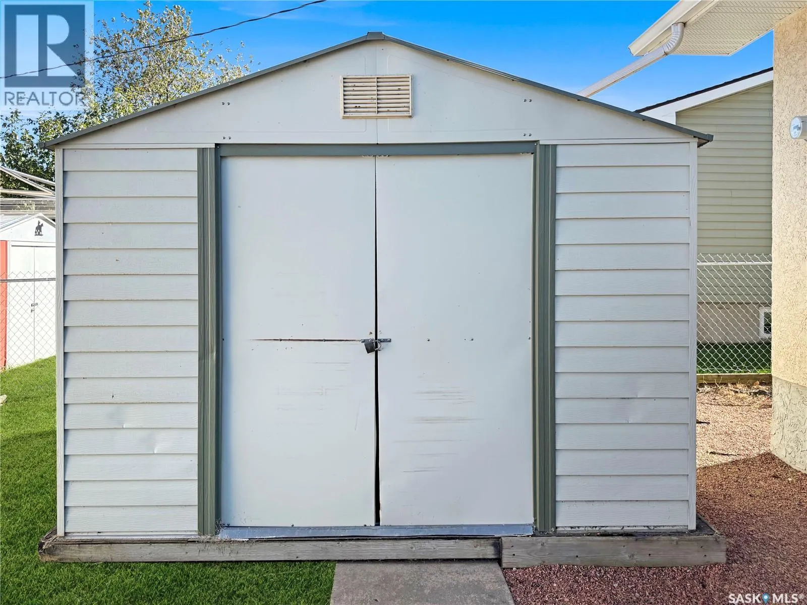 384 28th STREET W