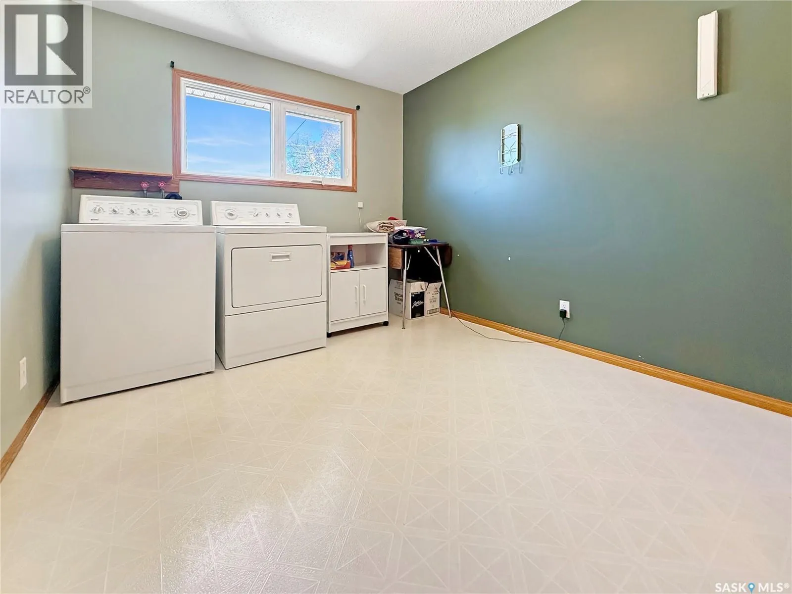 384 28th STREET W