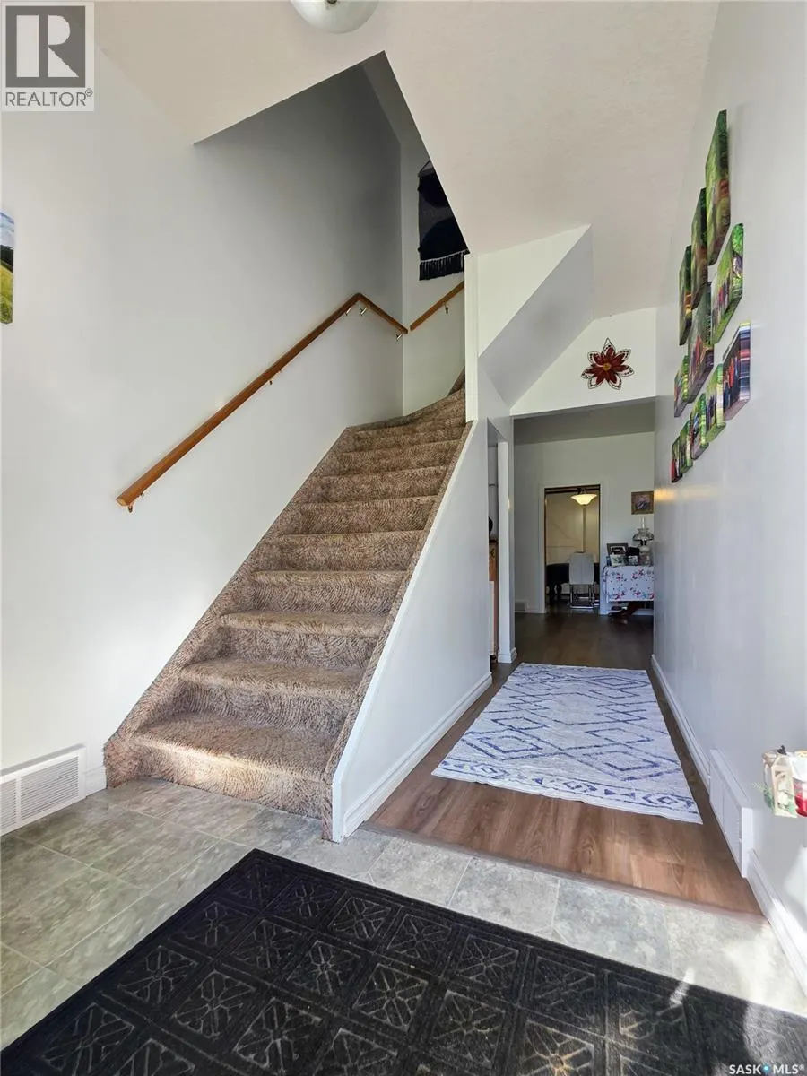 242 6th AVENUE E