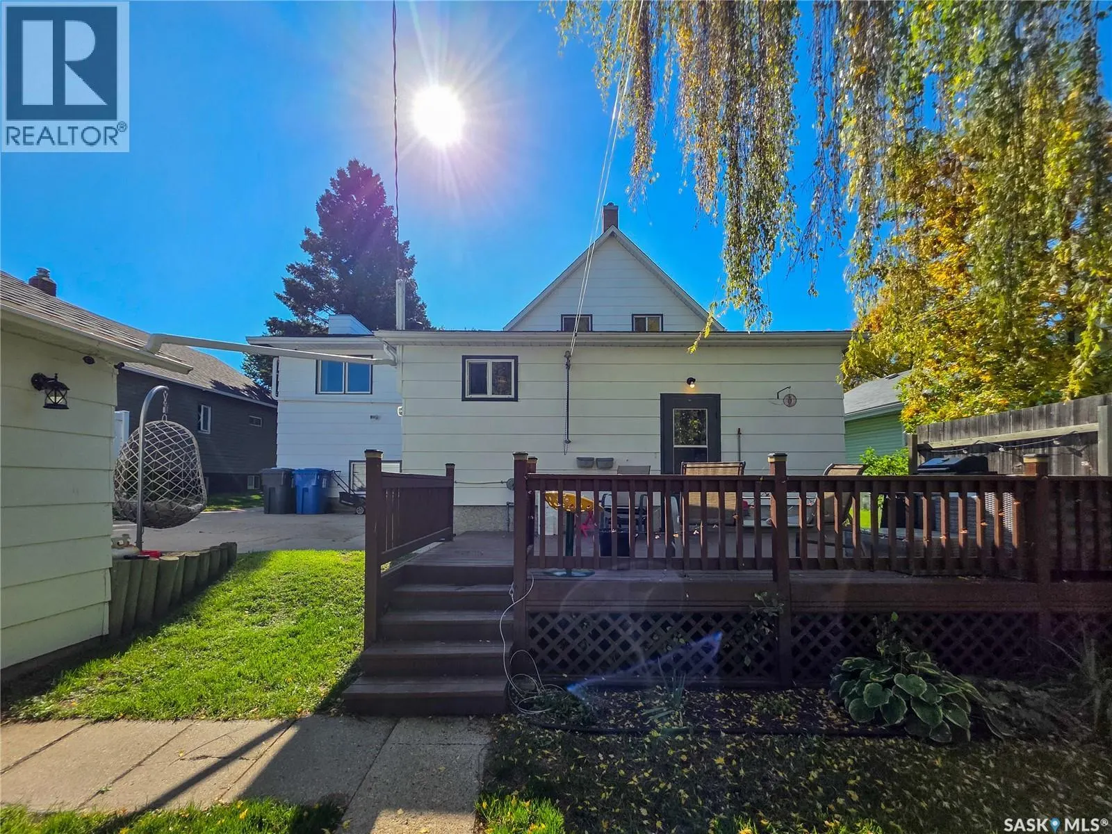 242 6th AVENUE E