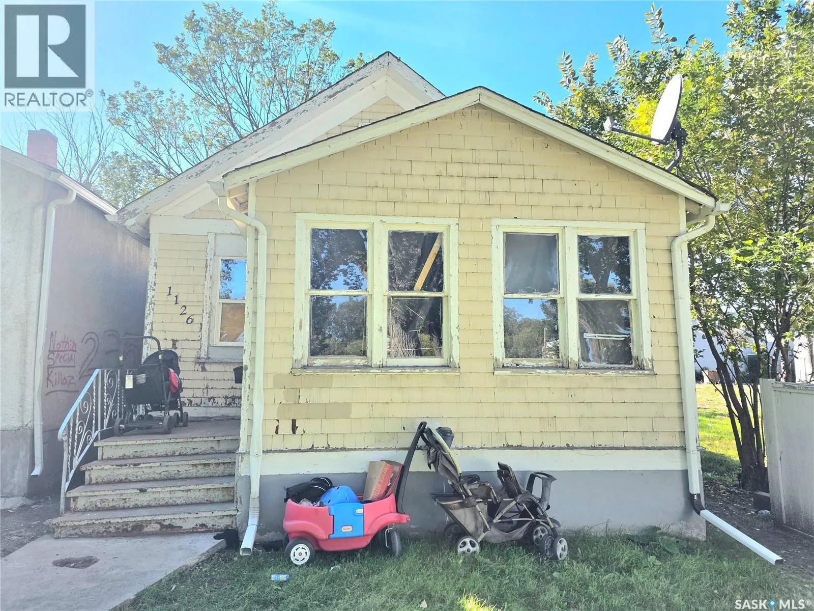 1126 Robinson STREET