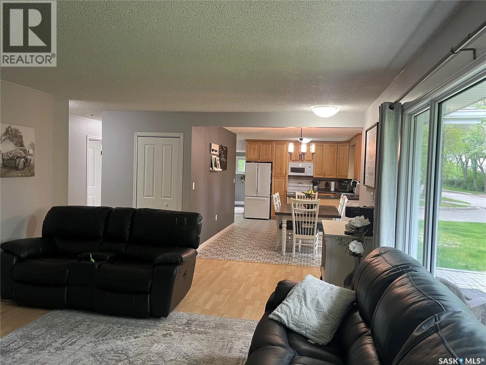 61 2nd STREET SW