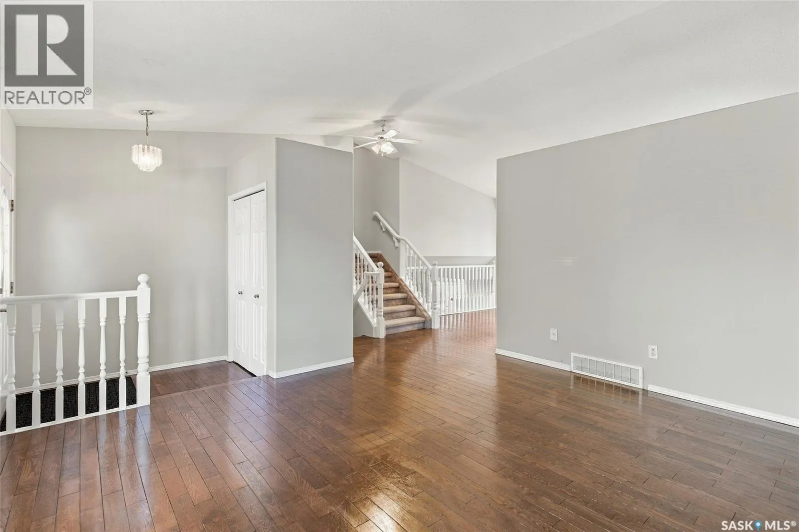 602 Haslam CRESCENT