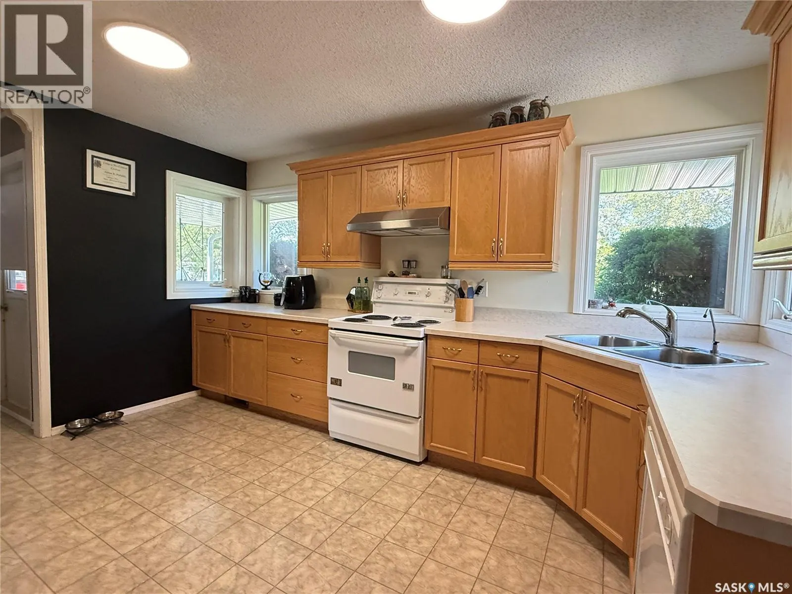212 Ash DRIVE
