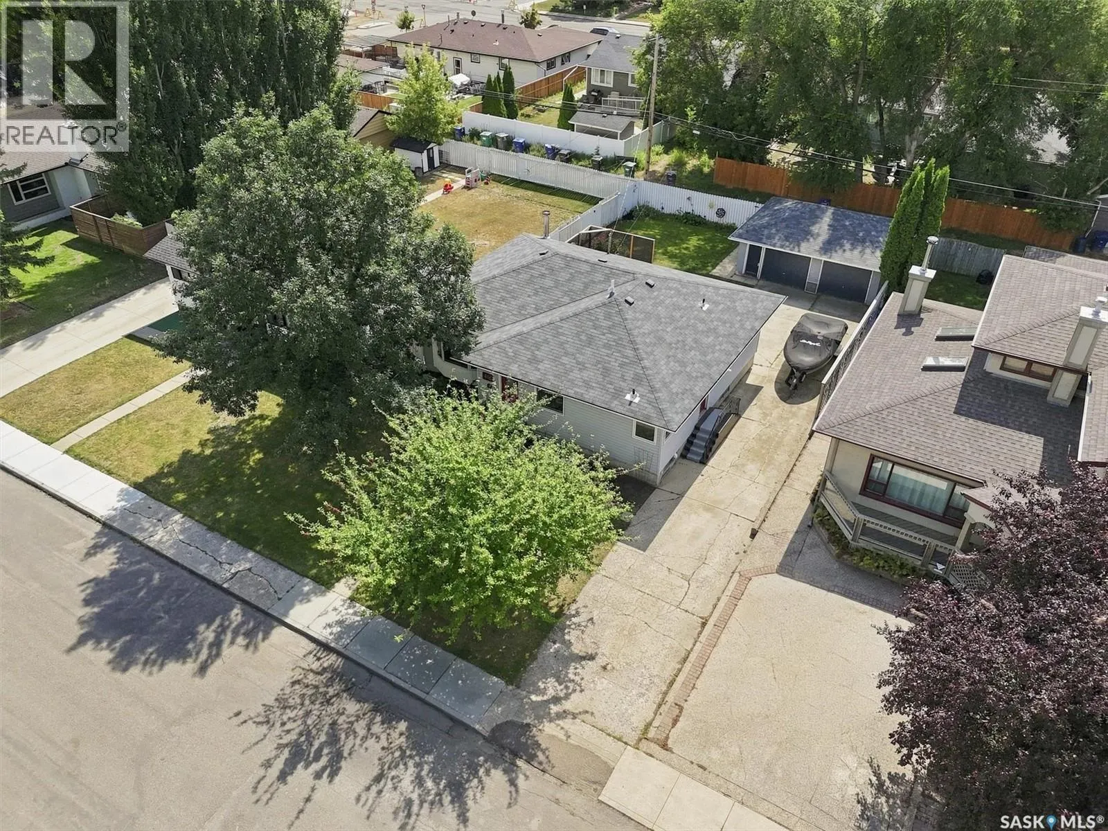 416 Willow STREET E