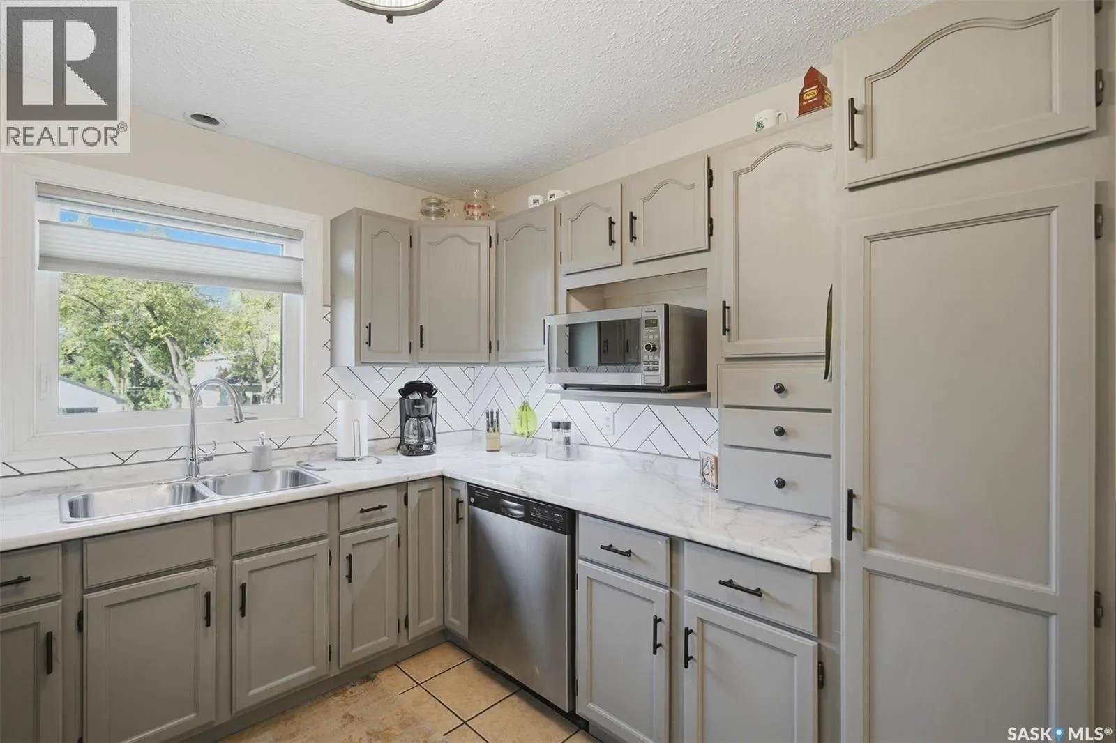 389 21st STREET W