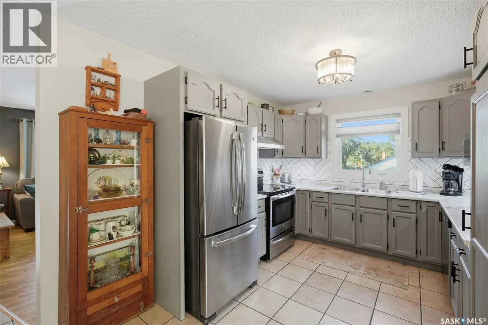 389 21st STREET W