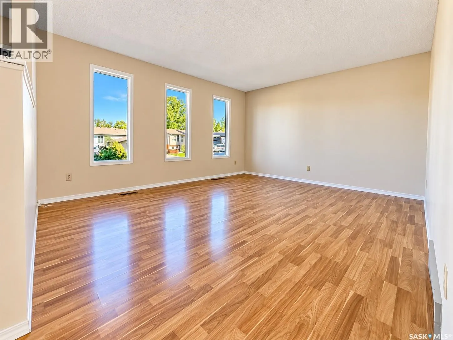 3205 Bliss CRESCENT