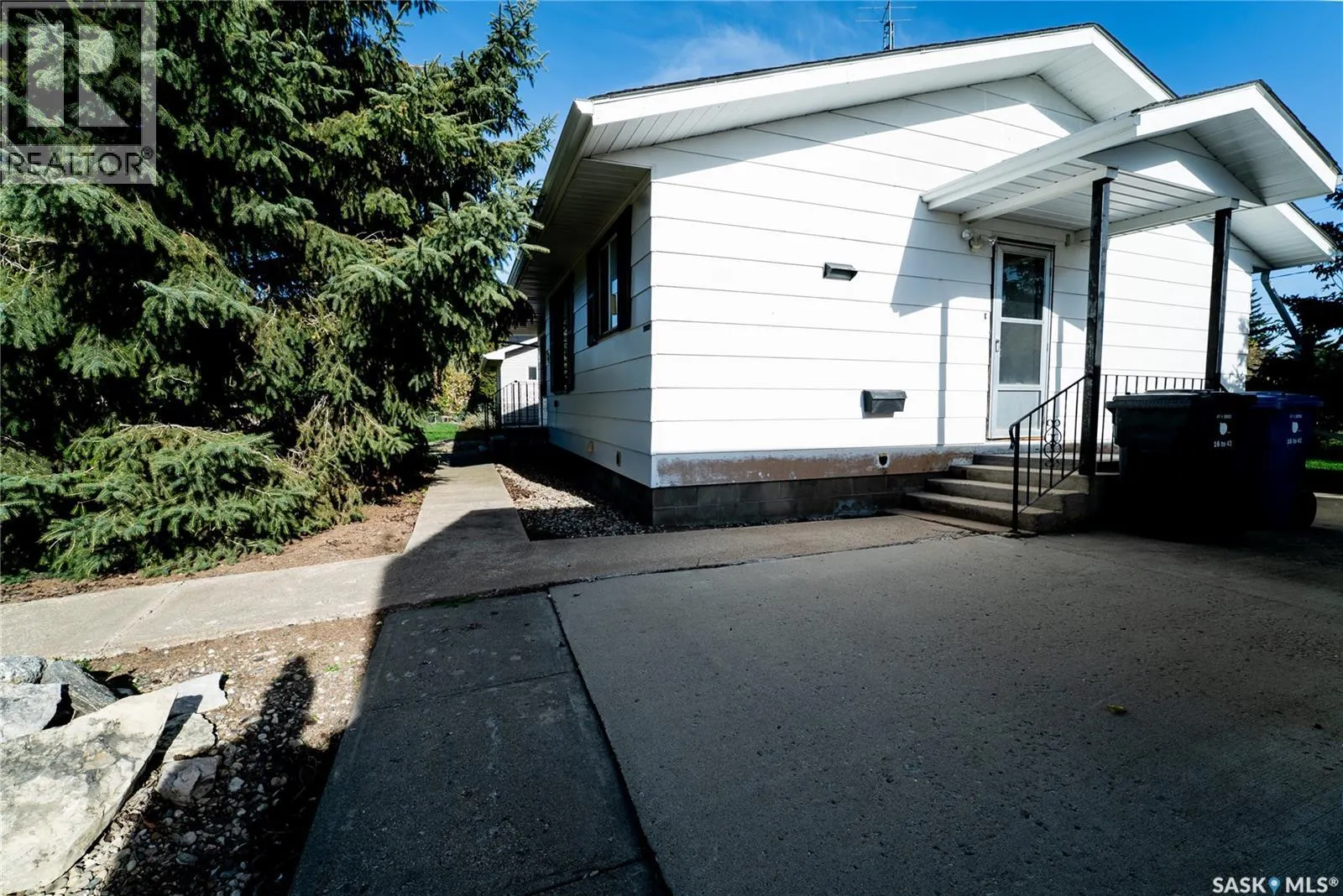 219 Railway AVENUE W