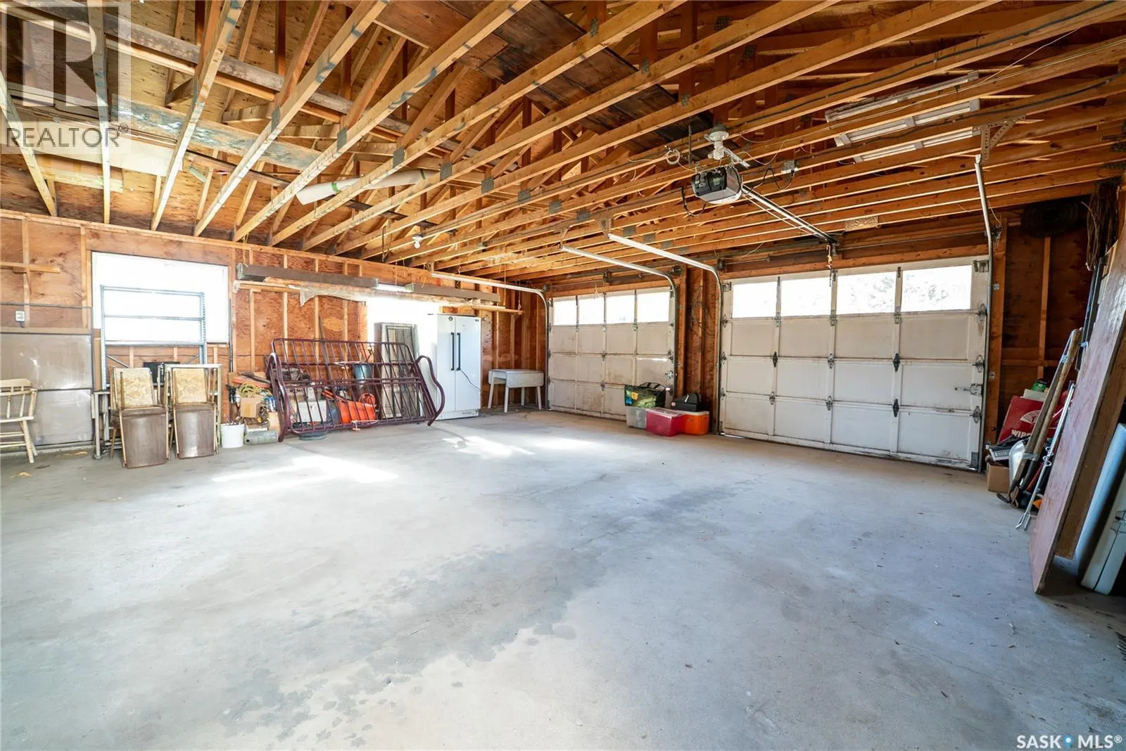 219 Railway AVENUE W