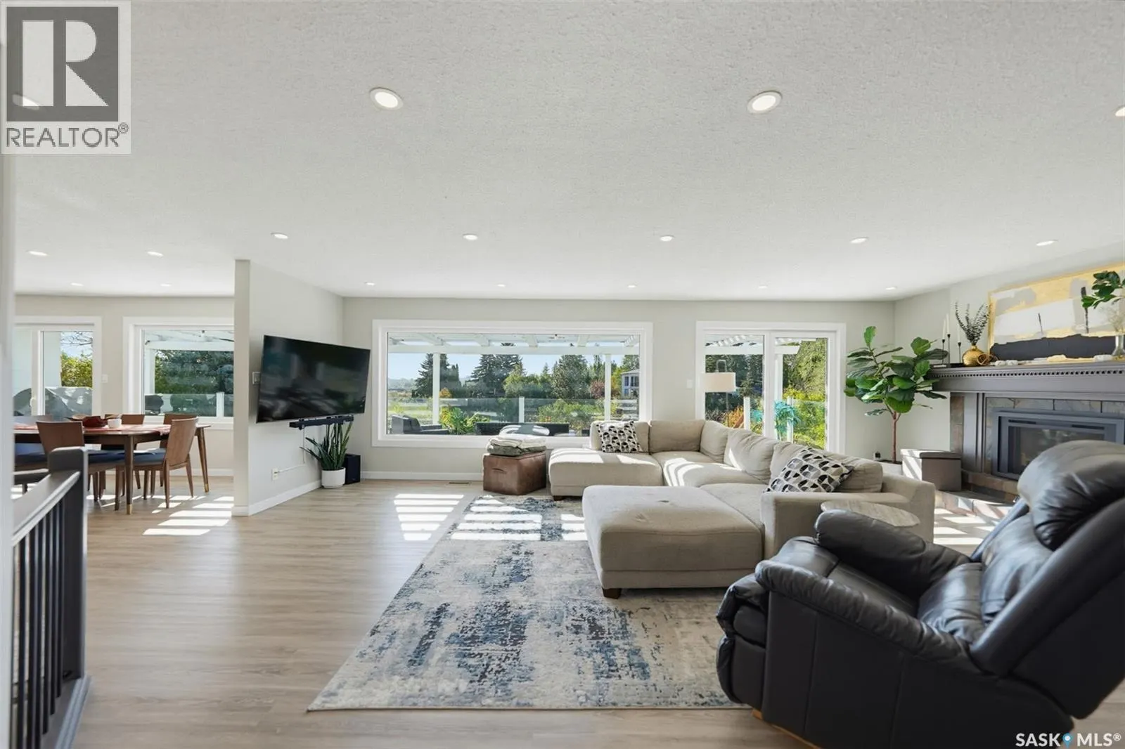 25 CAPILANO DRIVE