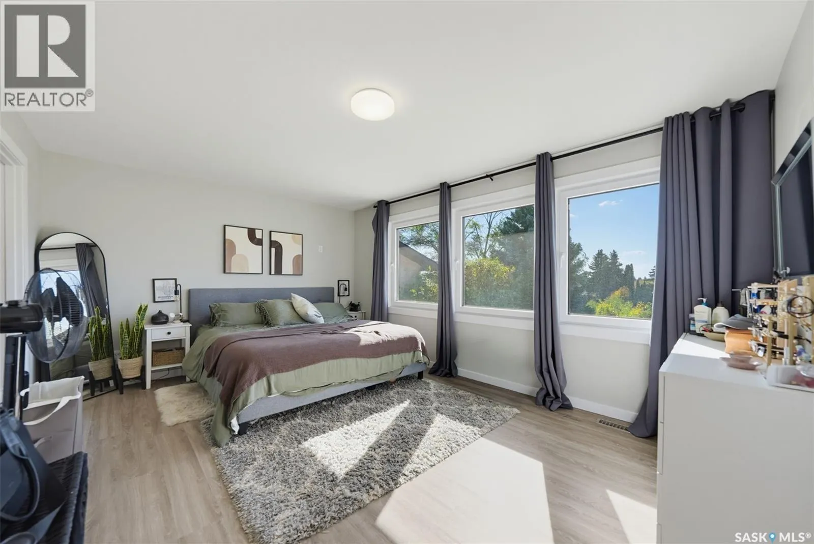 25 CAPILANO DRIVE