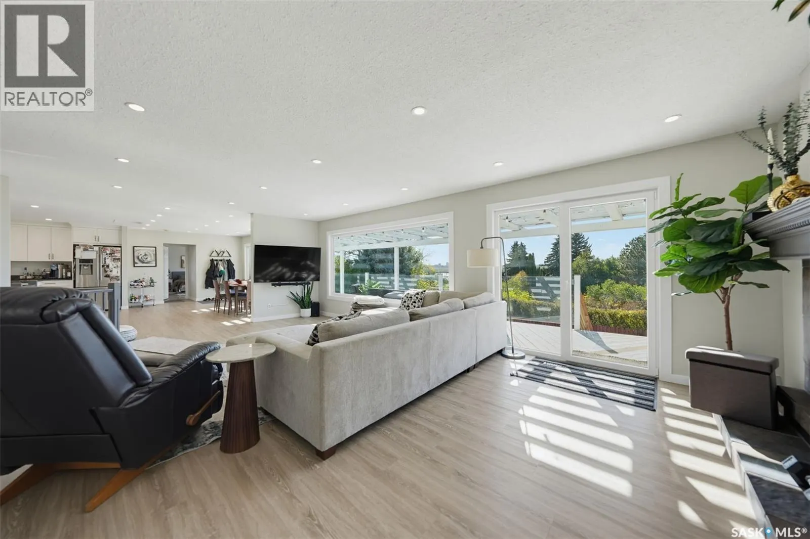 25 CAPILANO DRIVE