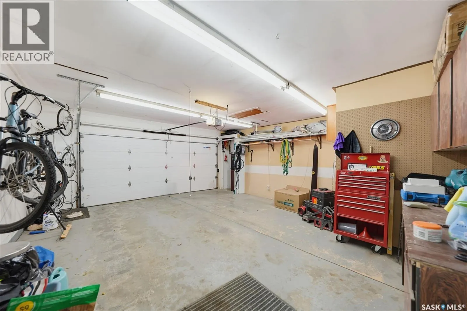 25 CAPILANO DRIVE