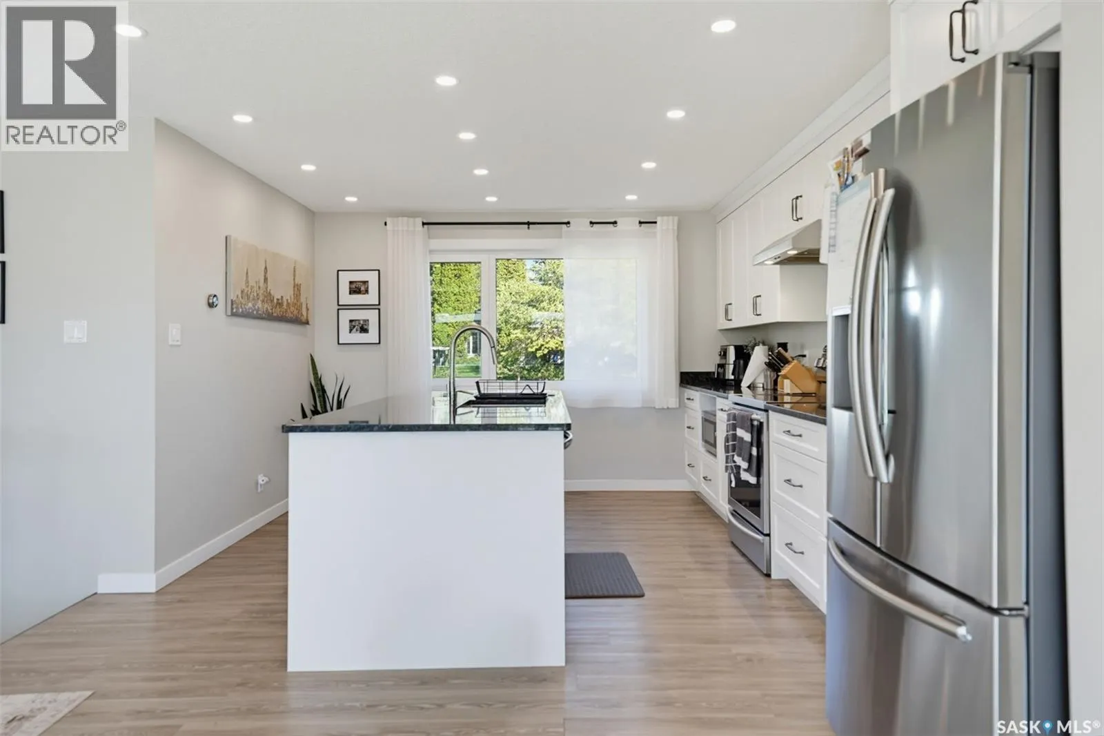 25 CAPILANO DRIVE