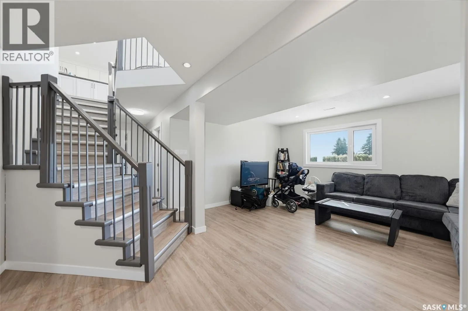 25 CAPILANO DRIVE