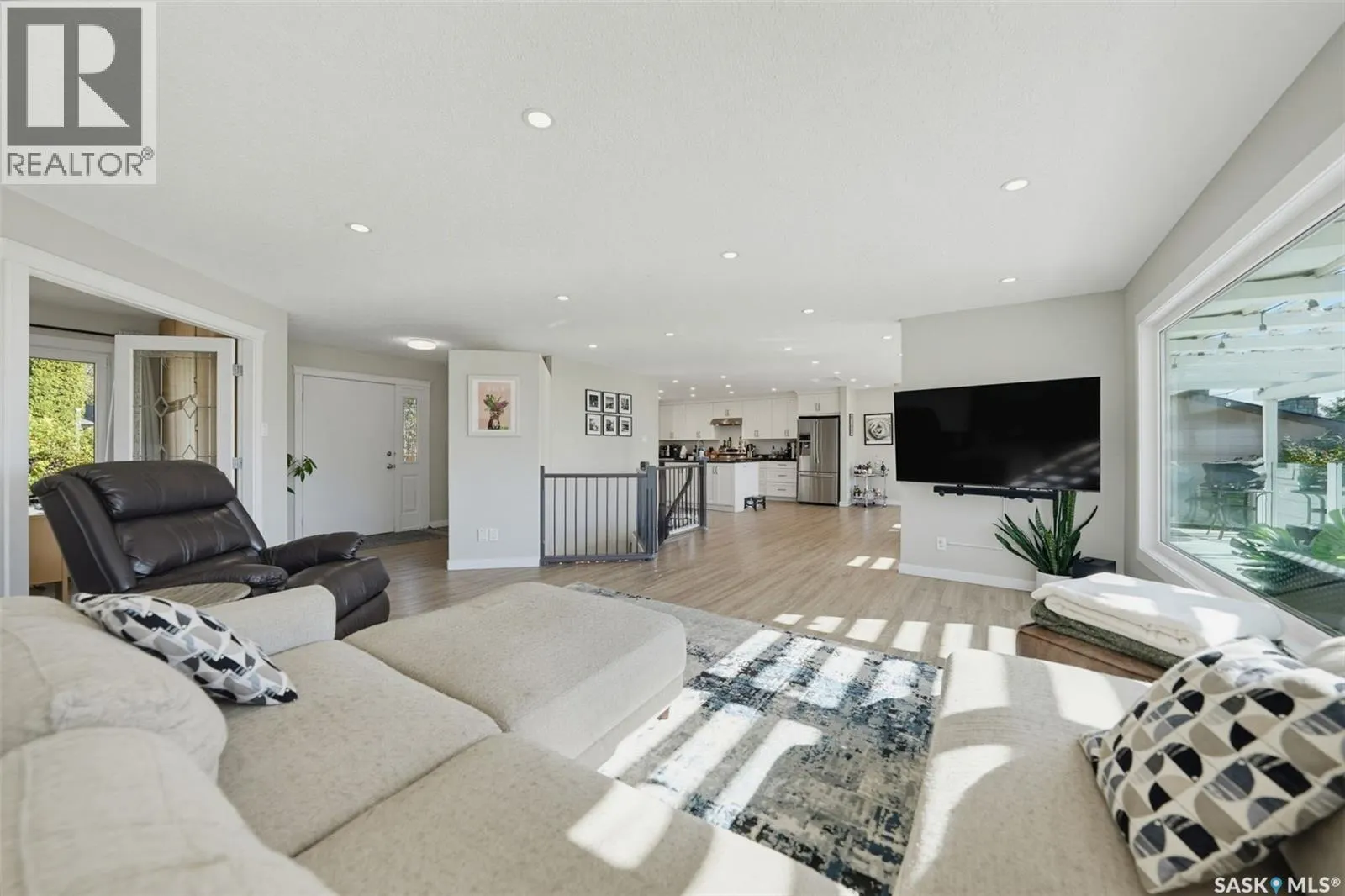 25 CAPILANO DRIVE