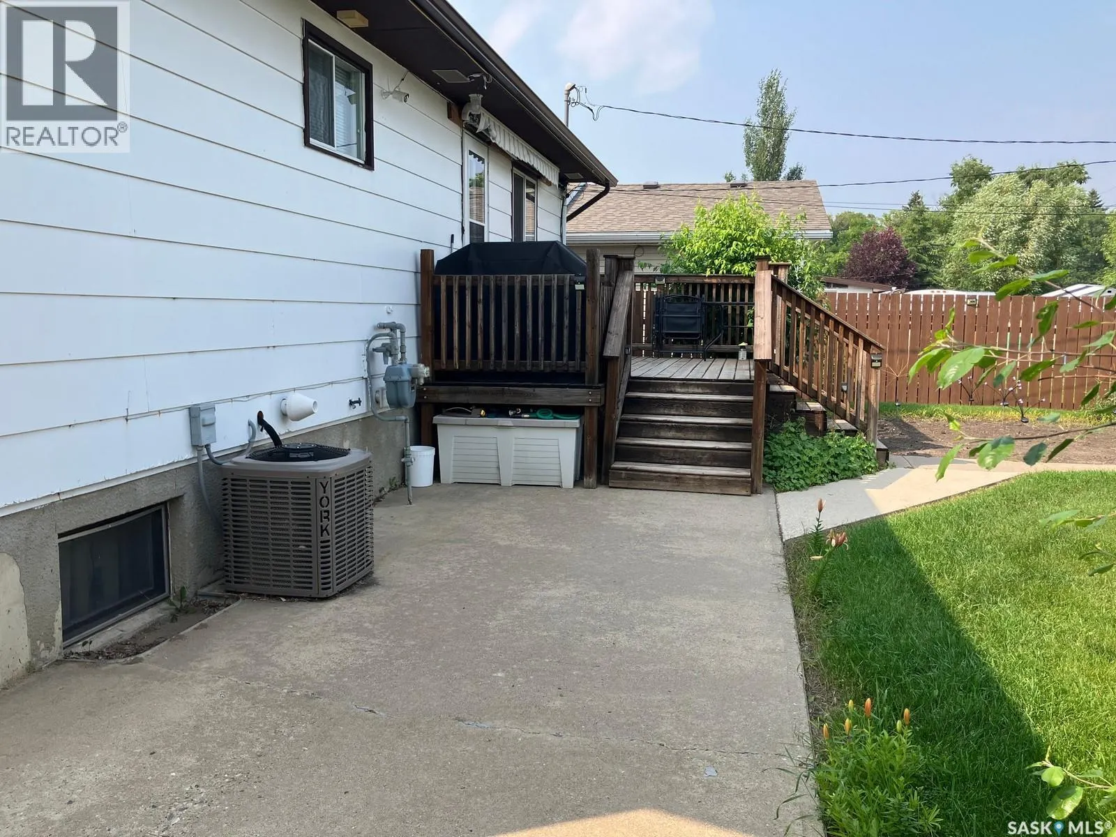 1103 3rd STREET W