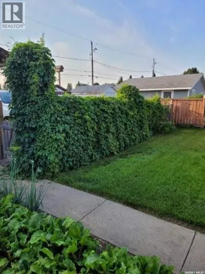 1103 3rd STREET W
