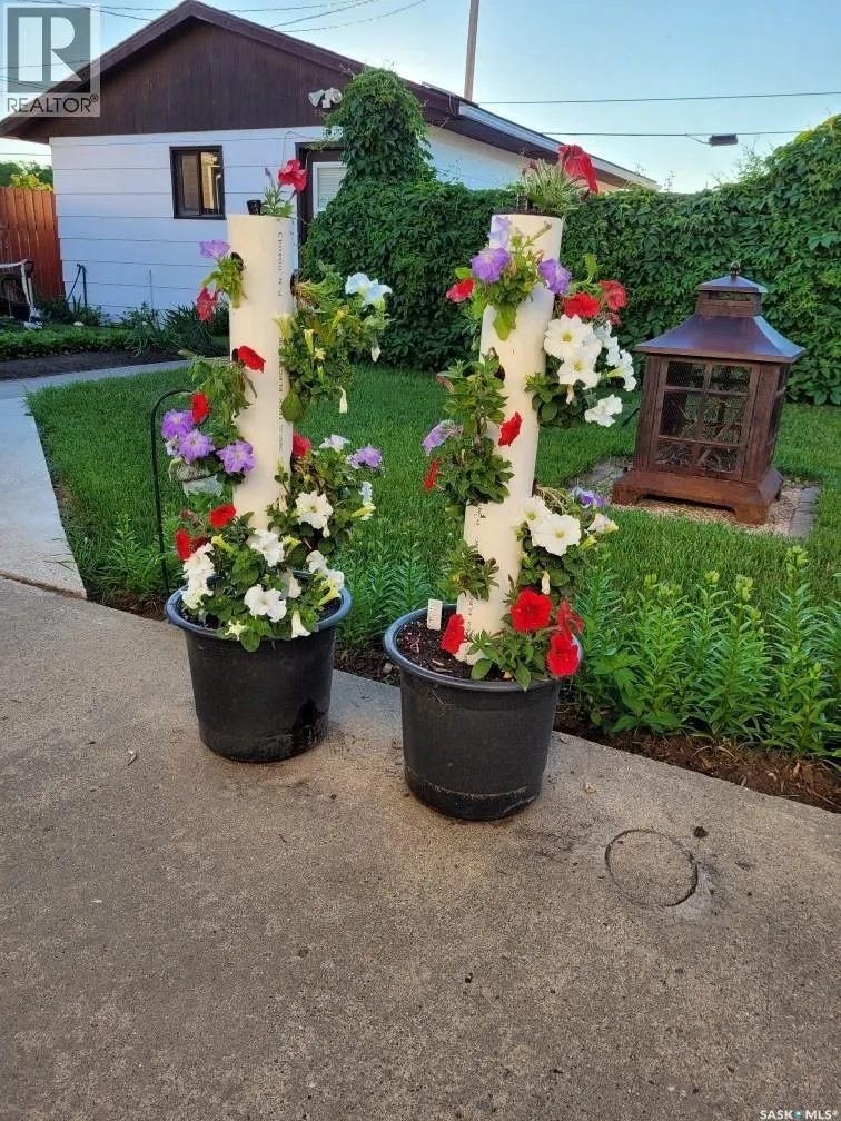 1103 3rd STREET W
