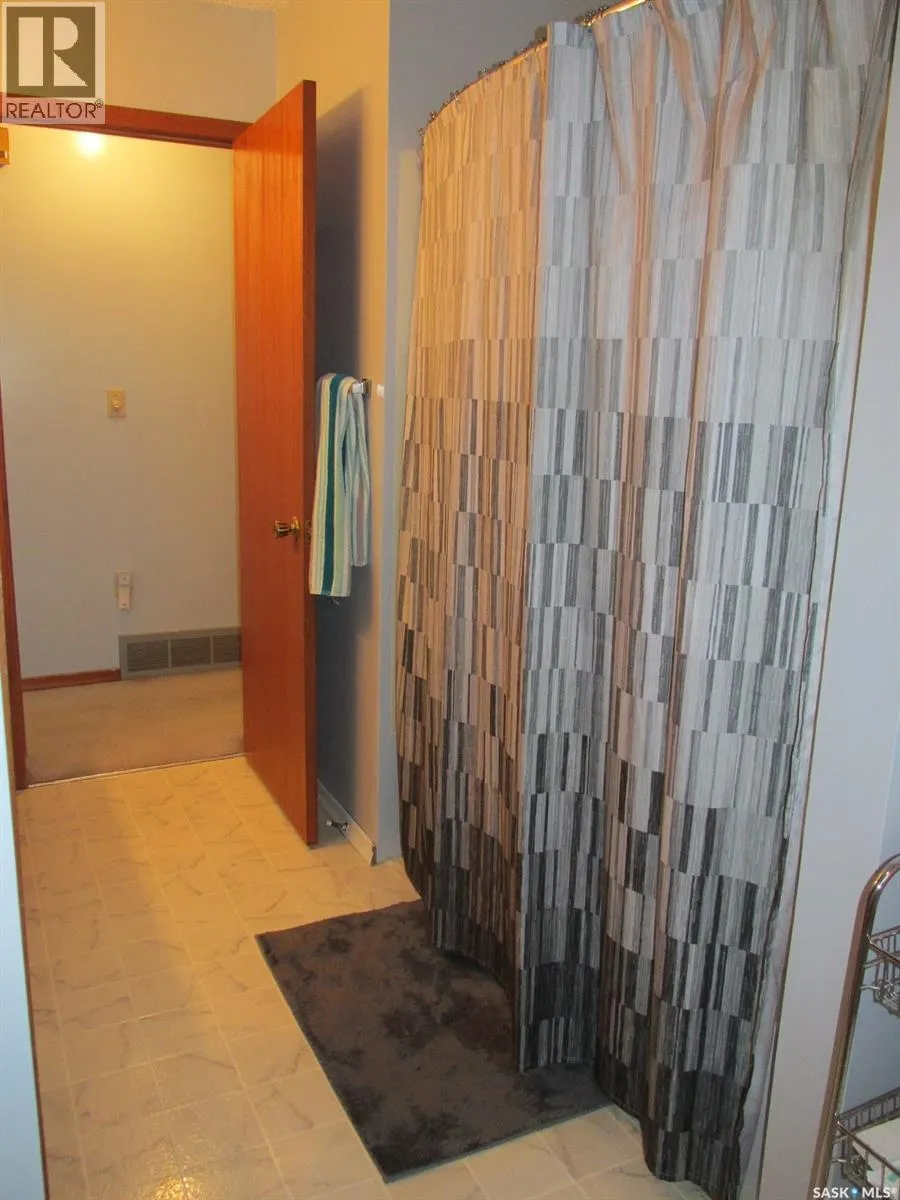 1103 3rd STREET W