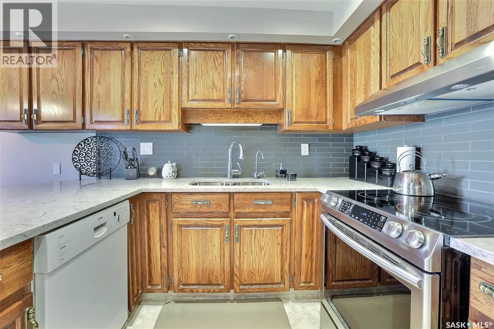338 Avon DRIVE