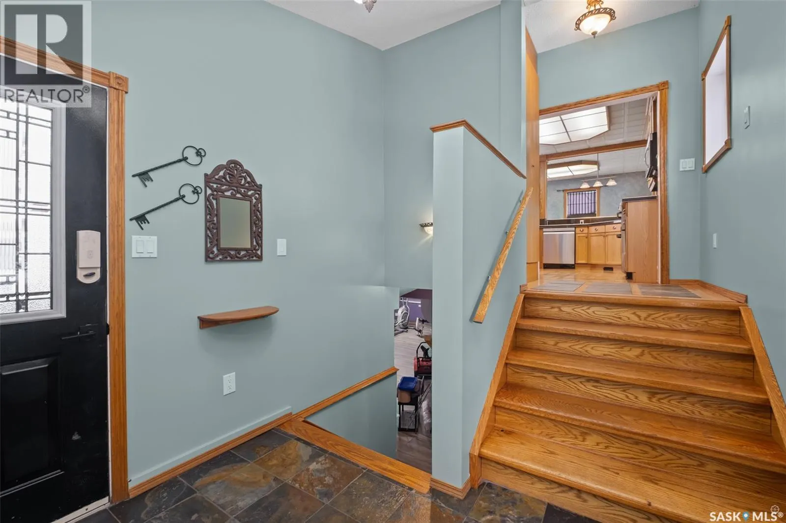 1027 4th STREET E