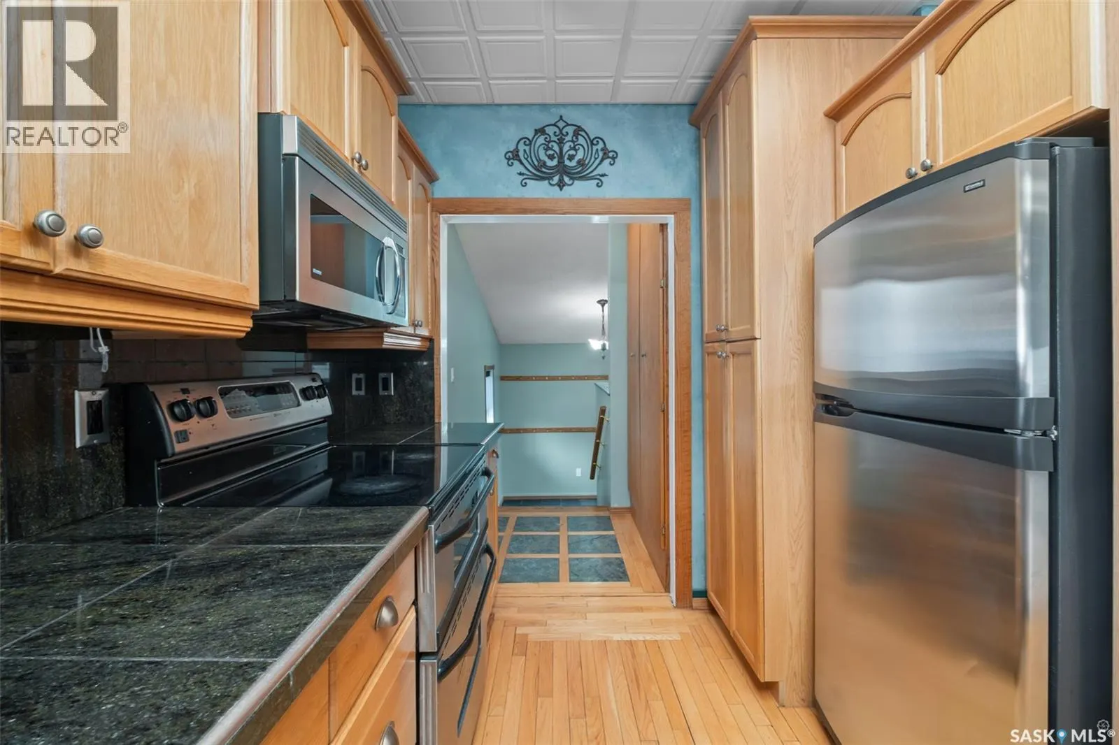 1027 4th STREET E