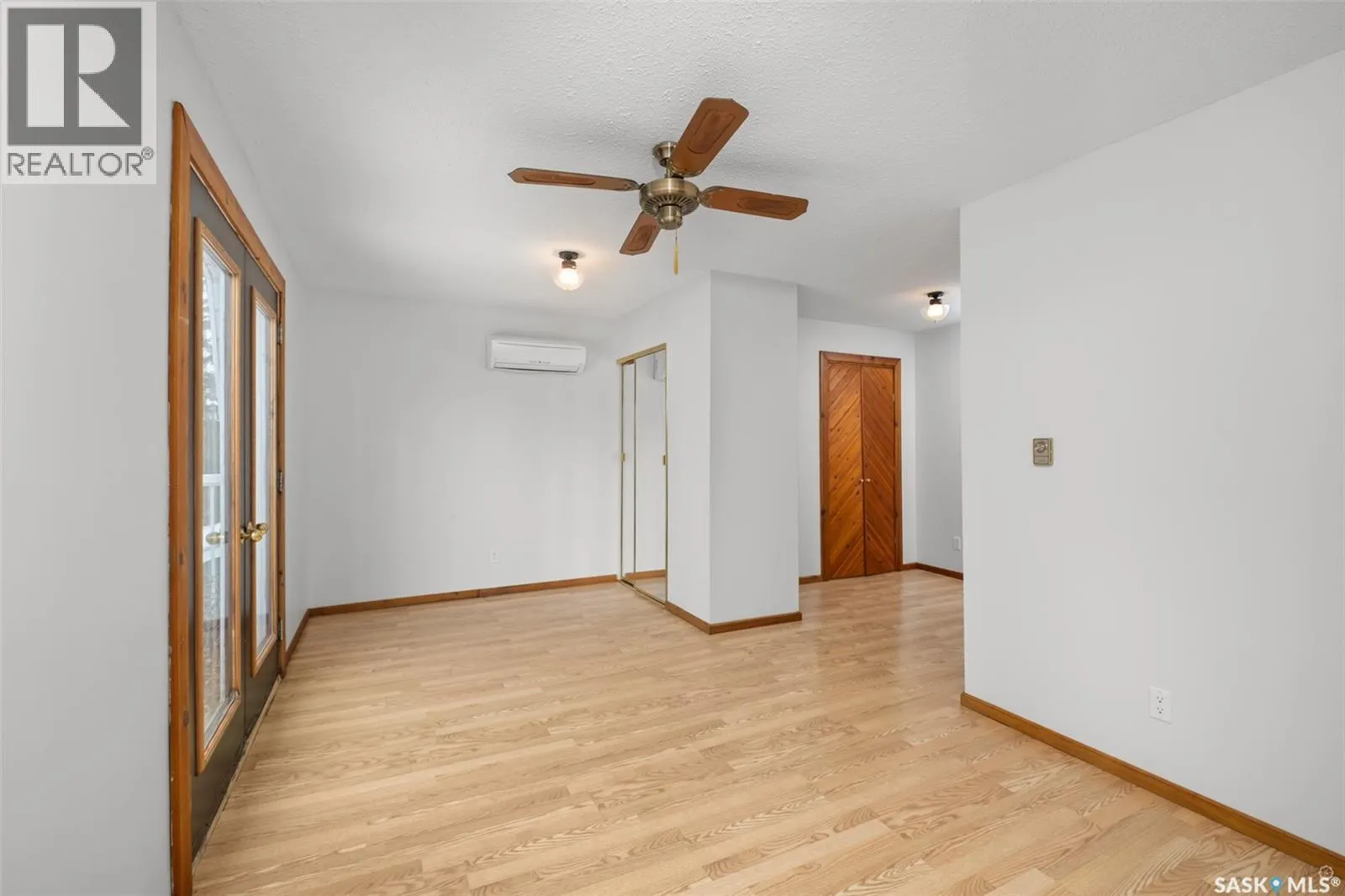 1027 4th STREET E