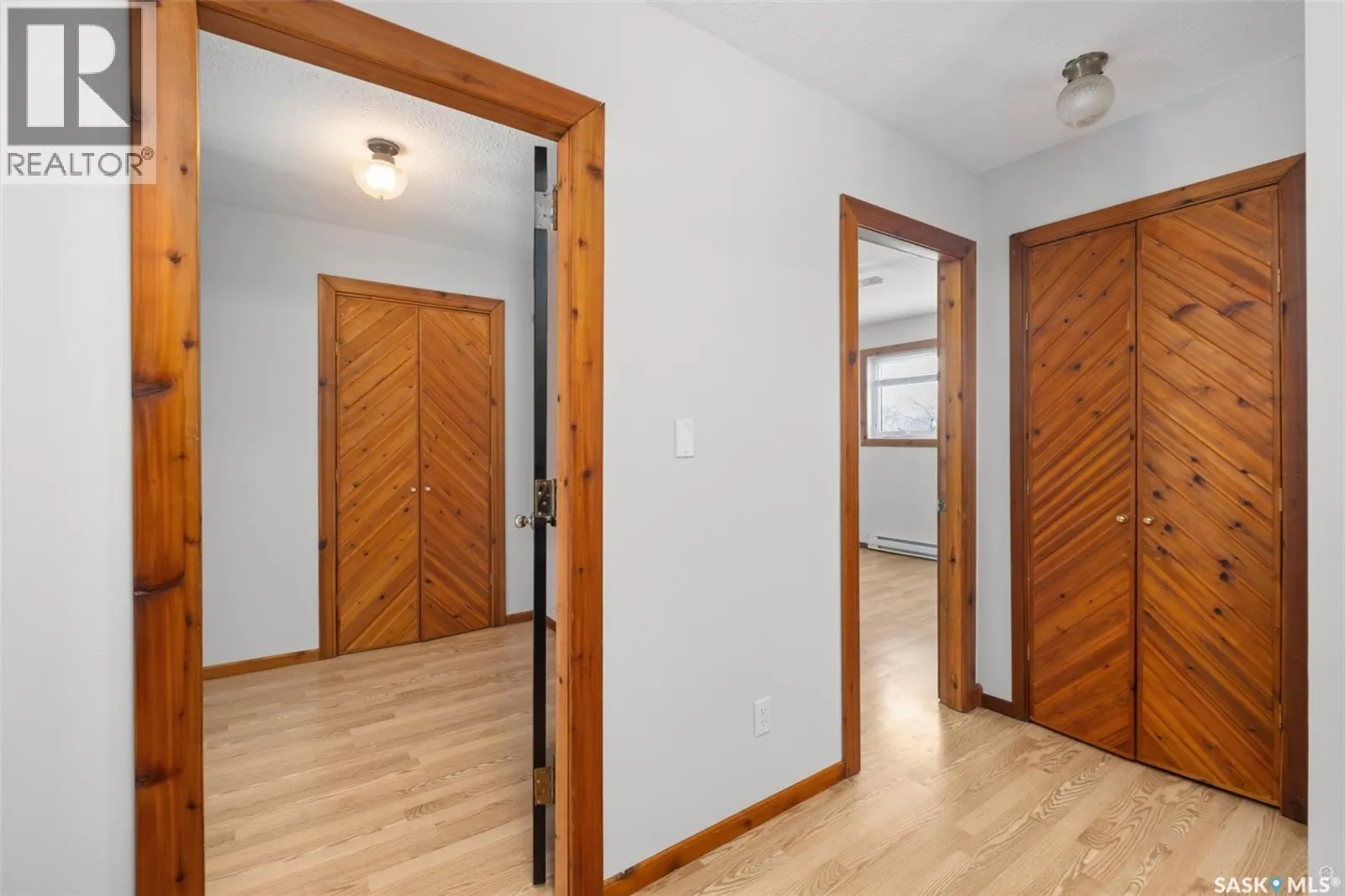 1027 4th STREET E