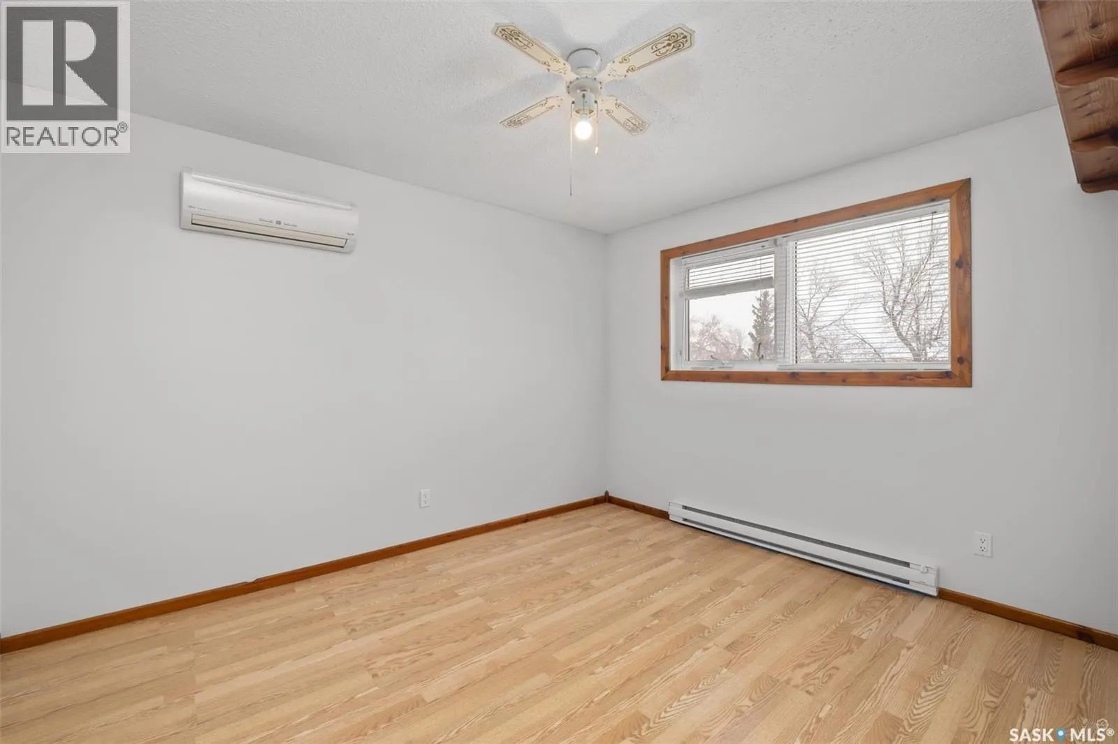 1027 4th STREET E