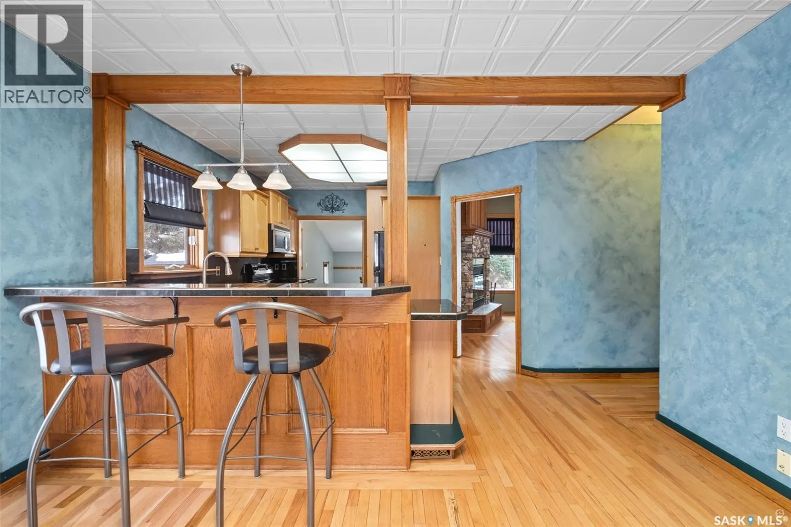 1027 4th STREET E