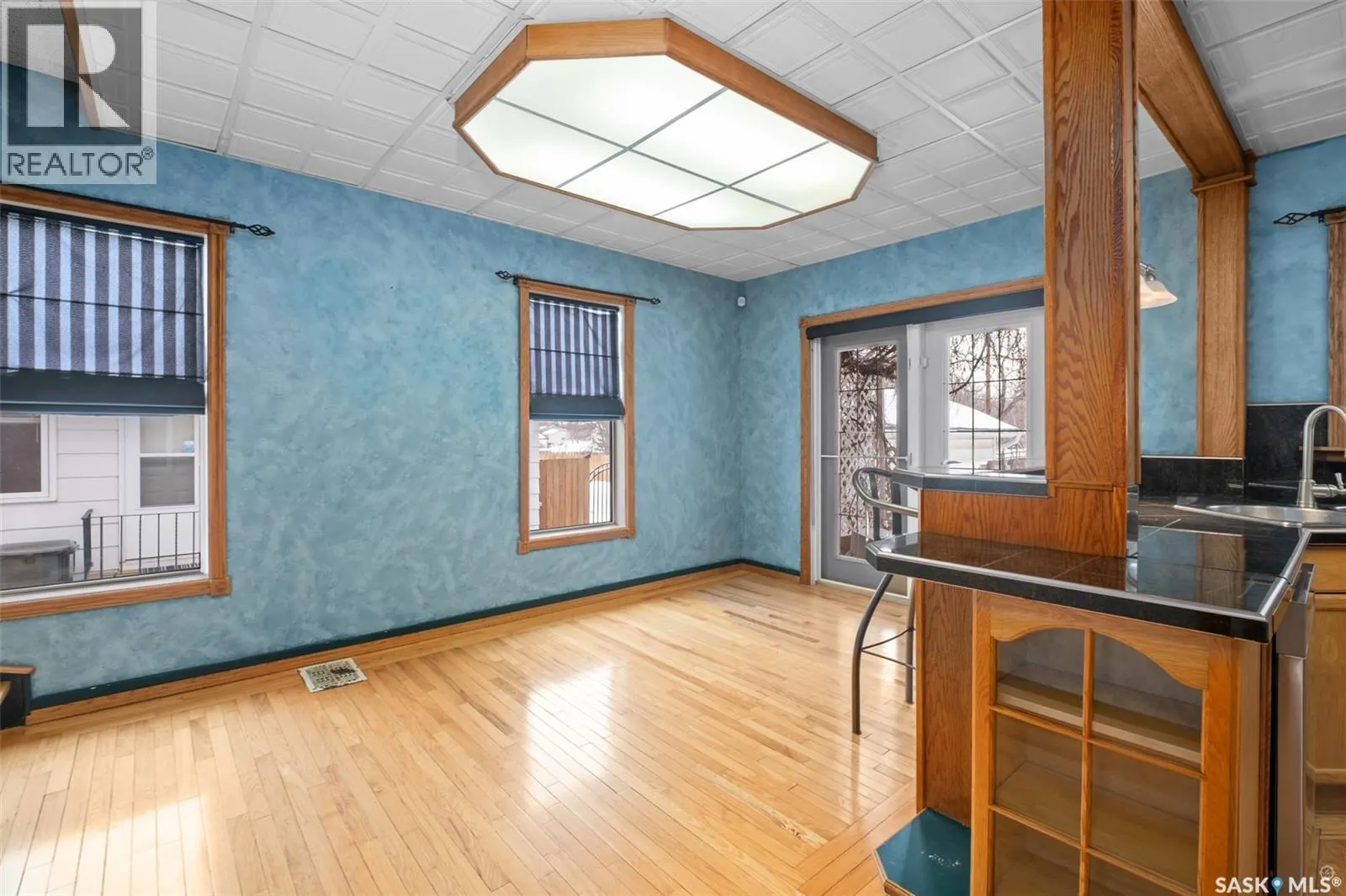 1027 4th STREET E