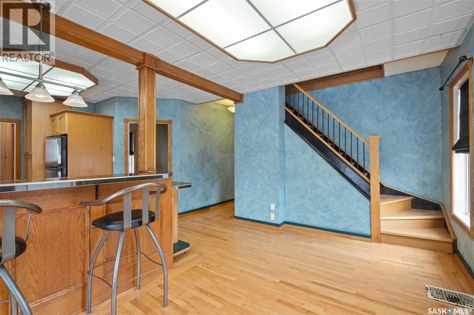 1027 4th STREET E