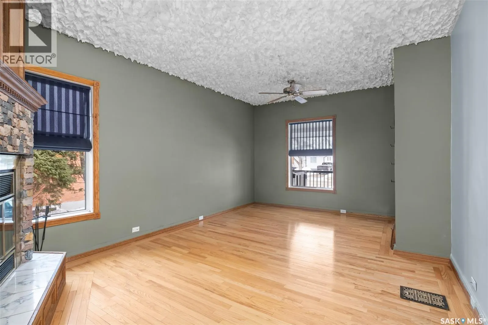 1027 4th STREET E