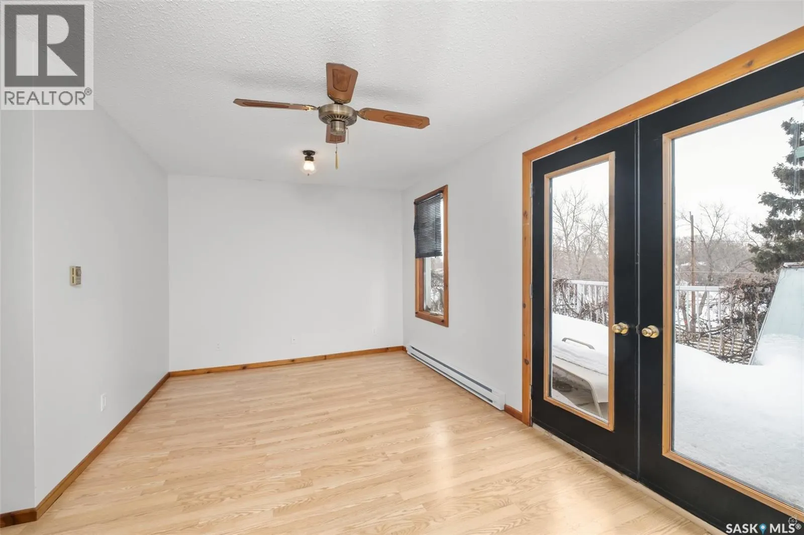 1027 4th STREET E