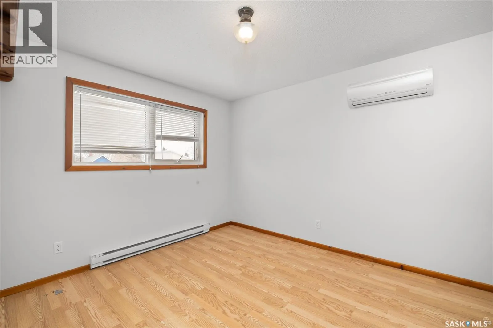 1027 4th STREET E